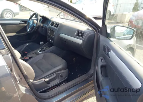 2014 Volkswagen Jetta 1.8T Se z USA, uszkodzony, nr VIN 3VWD17AJ0EM354472